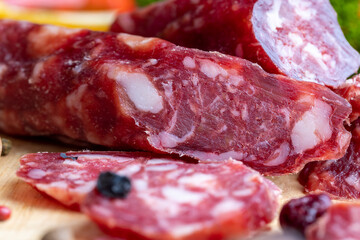 Obraz premium Sausage cut into pieces on the table