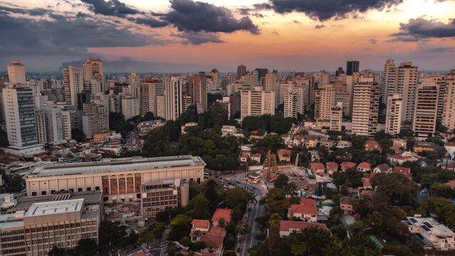 1 Maio Est&aacute;dio Pacaembu Pra&ccedil;a Charles Miller Primeiro Dia Trabalhador Evento Feriado Trabalho Direitos Trabalhistas CUT Centrais Sindicais M&uacute;sica Festa Palco Show Palanque Discurso Lula Boulos Dilma 