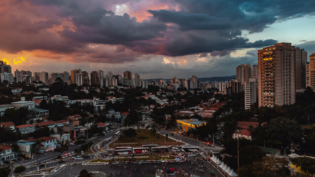 1 Maio Est&aacute;dio Pacaembu Pra&ccedil;a Charles Miller Primeiro Dia Trabalhador Evento Feriado Trabalho Direitos Trabalhistas CUT Centrais Sindicais M&uacute;sica Festa Palco Show Palanque Discurso Lula Boulos Dilma 