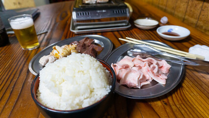 焼肉屋で食べるホルモン焼
