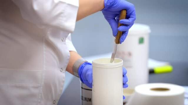 The process of making medicine. Manual work in the pharmaceutical industry. Preparation of medical raw materials in the pharmaceutical laboratory. Manual production of medical scale.
