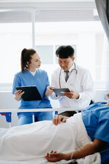 Fototapeta premium Doctors explaining the symptoms to a patient in a hospital or therapeutic treat client Professional medical service concept..