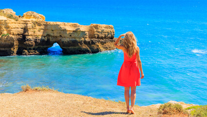 Beautiful woman looking at panoramic view of atlantic ocean- Travel in Europa,  Tourism in Portugal, Algarve - obrazy, fototapety, plakaty