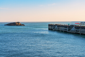 Obraz premium wharf and Sunrise Scenery at Dongji Island in Zhoushan City, Zhejiang Province, China On April 9, 2023