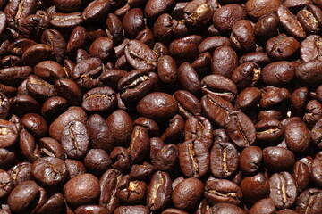 Top view of brown coffee beans, Roasted coffee beans background, Texture freshly roasted coffee beans. - 592229132