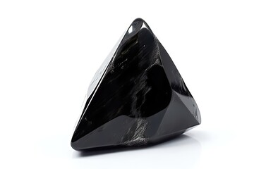 Obsidienne noire d'Arménie isolée sur fond blanc
