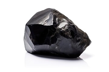 Obsidienne noire d'Arménie isolée sur fond blanc © Merilno