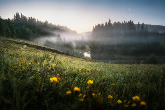 Sunrise comes to the valley (Kepelske Zhuri - Šumava - Czechia)