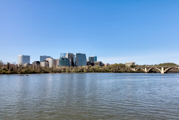 Fototapeta premium Across the Potomac to the skyline of Rosslyn, VA, and the Key Bridge