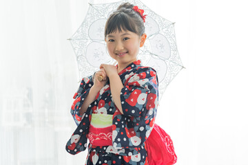 浴衣を着た日本人の女の子