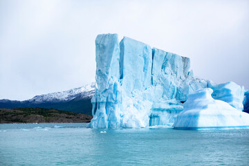 Fototapeta na wymiar Iceberg 5 en la Patagonia