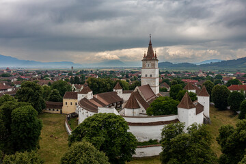 Obraz premium The fortified church of Honigberg at Brasov in Romania