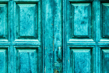 Puerta de madera en Tossa de mar. Catalunya, España