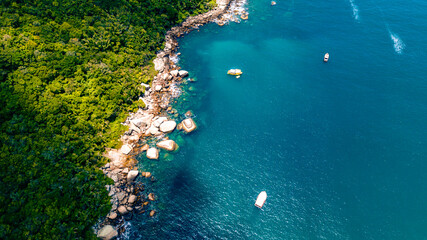 Ilhas Tropicais Natureza Mar Oceano Atlântico Floresta Mata Atlântica Palmeiras Árvores Peixes Barcos Florianópolis Santa Catarina Arvoredo Campeche Céu Marítimo Mergulho Férias Viagem Viajar Brasil 