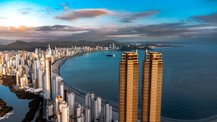 Cidade Litoral Balneário Camboriú BC SC Santa Catarina Prédios Altos Construtoras Arranha Céu...