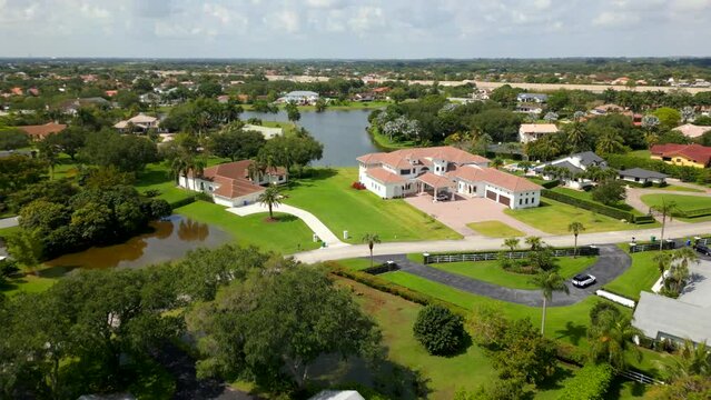 Luxury single family homes in Davie FL
