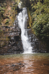 Fototapeta na wymiar cascadas de Santander, Naturaleza, agua, vida, zonas verdes, piedras, senderos.
