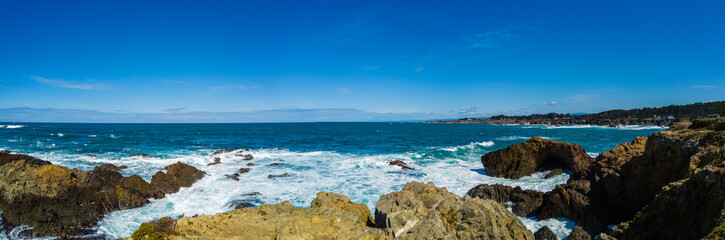 Fototapeta na wymiar Panorama of rocky coastline on the pacific ocean near fort bragg
