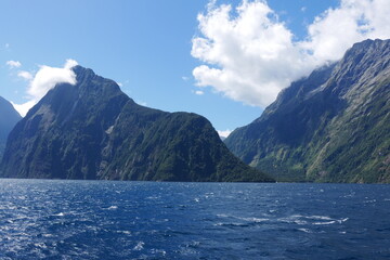 Obraz premium Milford Sound in den Neuseeländischen Alpen in Neuseeland