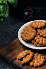 Homemade Oatmeal Raisin Cookies: A Rustic and Healthy Treat
