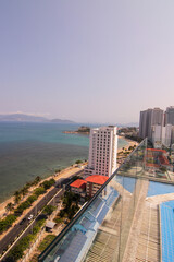 베트남 휴양도시 나트랑의 아름다운 해안선과 고층빌딩 풍경.공중사진