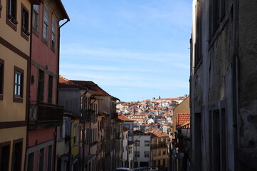 Fototapeta na wymiar ポルトガル・リスボンの坂と町並み