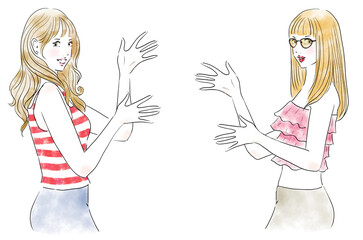 笑顔で明るく案内する若い女性二人組