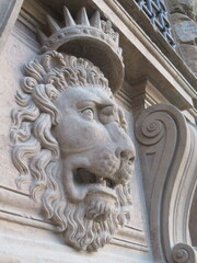 lion statue