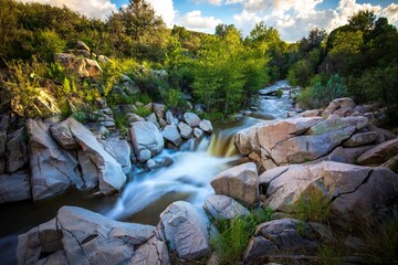 Scenic long exposure of Lynx Creek flows through a beautiful stone path in Prescott Valley © Fresh Adventures/Wirestock Creators