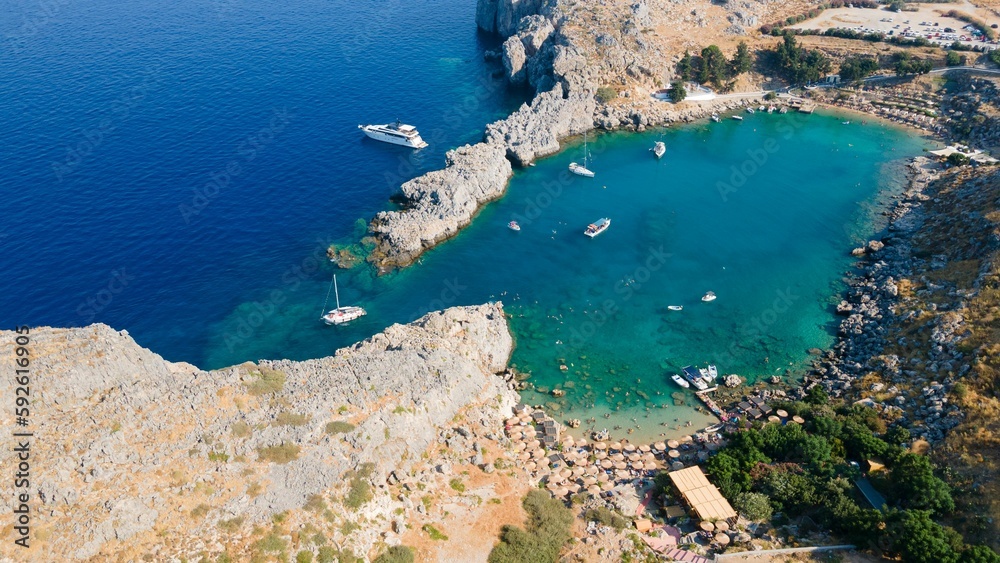 Poster Aerial view of a rocky bay with ships on a sunny day