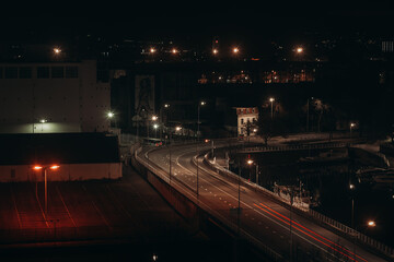 Straße bei Nacht