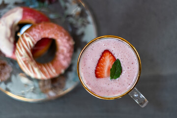 ピンク色の甘いスイーツ