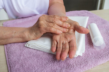Obraz na płótnie Canvas step by step instruction, massage for arthritis and neurological diseases