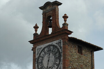 Campanile ed orologio della Basilica di Santa Maria di Impruneta (Firenze)