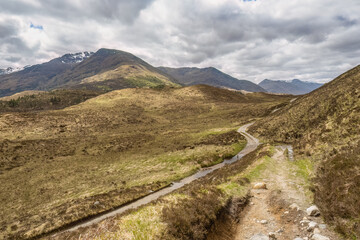 Walking on the Kintail Way at Glen Affric in the Scottish Highlands - obrazy, fototapety, plakaty