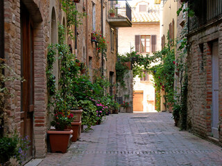 Fototapeta na wymiar Old town street in Pienza, Tuscany, Italy
