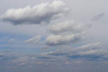 Fototapeta na wymiar The white clouds in the sky.
