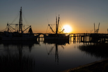 Fototapeta na wymiar Shrimp boats at Sunset