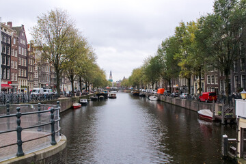 Fototapeta na wymiar city canal of Amsterdam 