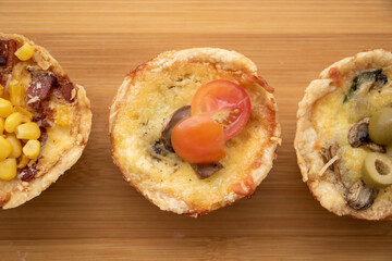 quiche with tomato and mushrooms
