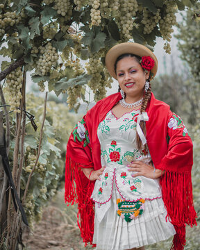 Mujer Boliviana traje tipico de tarija 