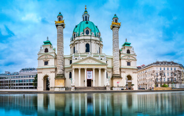 Obraz premium St. Charles Church or Karlskirche, a Baroque church on the south side of Karlsplatz in Vienna, Austria