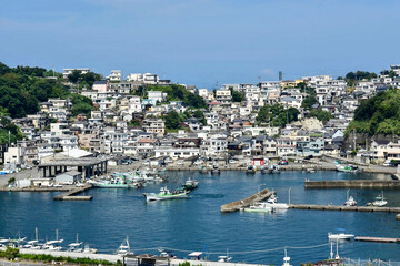 Fototapeta na wymiar 雑賀崎漁港と港町