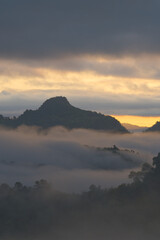 Obraz premium sunset in the mountains