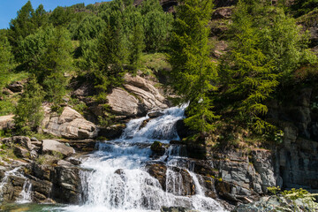 Fototapeta na wymiar Le bellissime cascate di Lillaz in Valle d'Aosta all'interno del Parco Nazionale del Gran Paradis