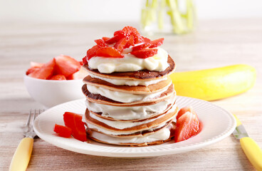 pancakes with skyr and strawberry