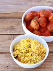 Bulgur with vegetables and meatballs