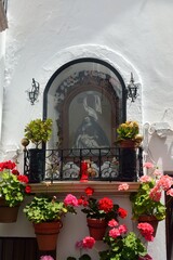 Fototapeta na wymiar Capilla con flores en el Barrio de la Villa, Priego de Cordoba