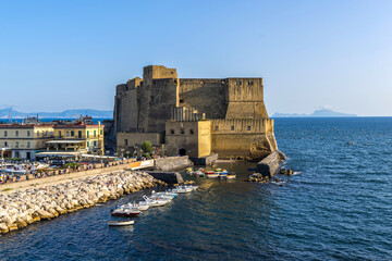 Le "Castel dell'Ovo" &agrave; Naples