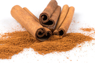 cinnamon sticks with powder